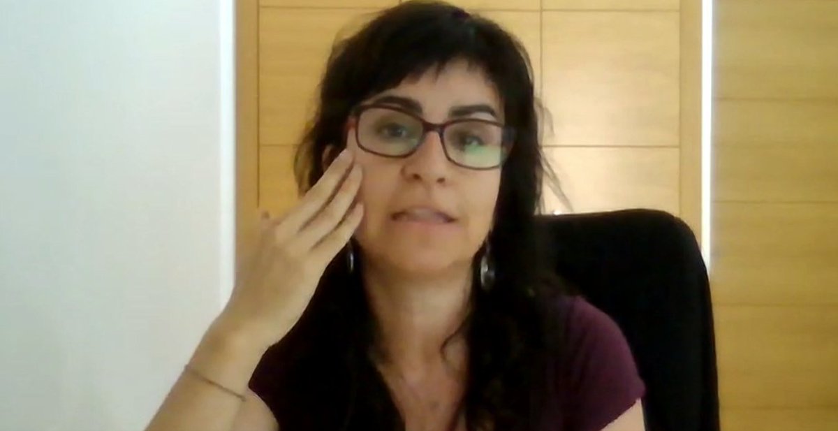 Nuestra compañera <a href="/Cris_A_Saavedra/">Cristina A. Saavedra</a> denuncia que el oligopolio está coptando el 30% de las ayudas públicas destinadas a las #ComunidadesEnergéticas y dificulta y retrasa el enganche a la rede de energía comunitaria de base ciudadana  <a href="/carnecrudaradio/">Javier Gallego Crudo</a> 
📻🔴twitch.tv/carnecrudaradi…