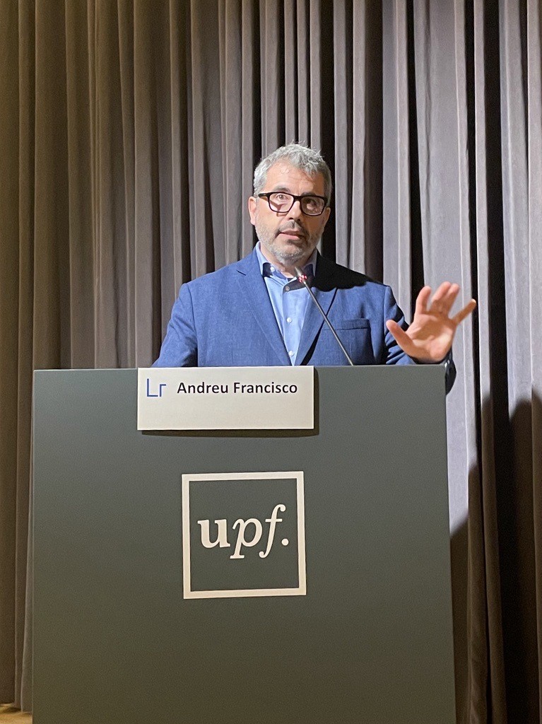 🧵1/ 7⤵️
🚀Engeguem la 'Jornada sobre Contractació Pública de Tecnologia' amb la benvinguda del director general de Localret, <a href="/andreufrancisco/">Andreu Francisco</a>. 

#ContractacióPública #Localret
