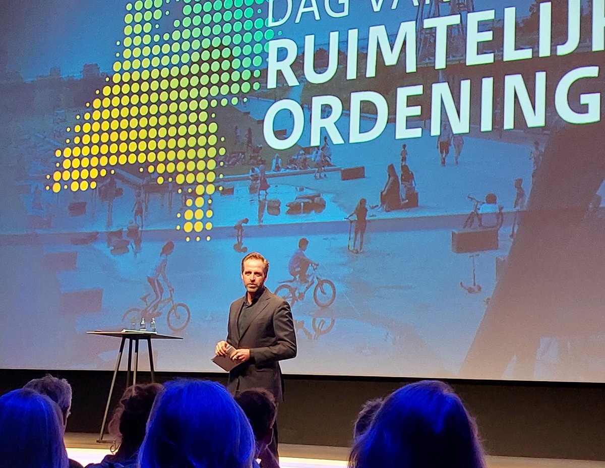 Anthony Tom (@anthonytom19) on Twitter photo Minister <a href="/hugodejonge/">Hugo de Jonge</a> opent de eerste Dag van de Ruimtelijke Ordening in #NBC #Nieuwegein
"De vele transities vragen om ruimte en om ruimtelijke ordening"
"Verkeerde keuzes zullen onze bestaanszekerheid raken" Minister <a href="/hugodejonge/">Hugo de Jonge</a> opent de eerste Dag van de Ruimtelijke Ordening in #NBC #Nieuwegein
"De vele transities vragen om ruimte en om ruimtelijke ordening"
"Verkeerde keuzes zullen onze bestaanszekerheid raken"