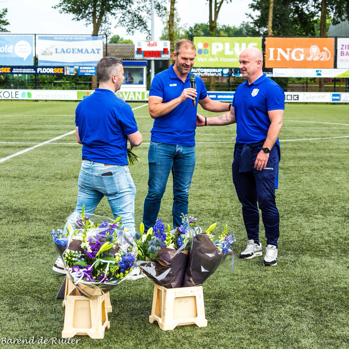 vvSEH's tweet photo. 💙🤍FOTO'S: Afscheid leden SEH 1!
👀En info over de nieuwe selectie voor volgend seizoen.

Lees en bekijk meer @ https://t.co/awdSPSnKjd

📸Barend de Ruiter

#clubhelden #trots #heteerste #wijzigingen #wijzijnseh https://t.co/CYRWcz9vPt