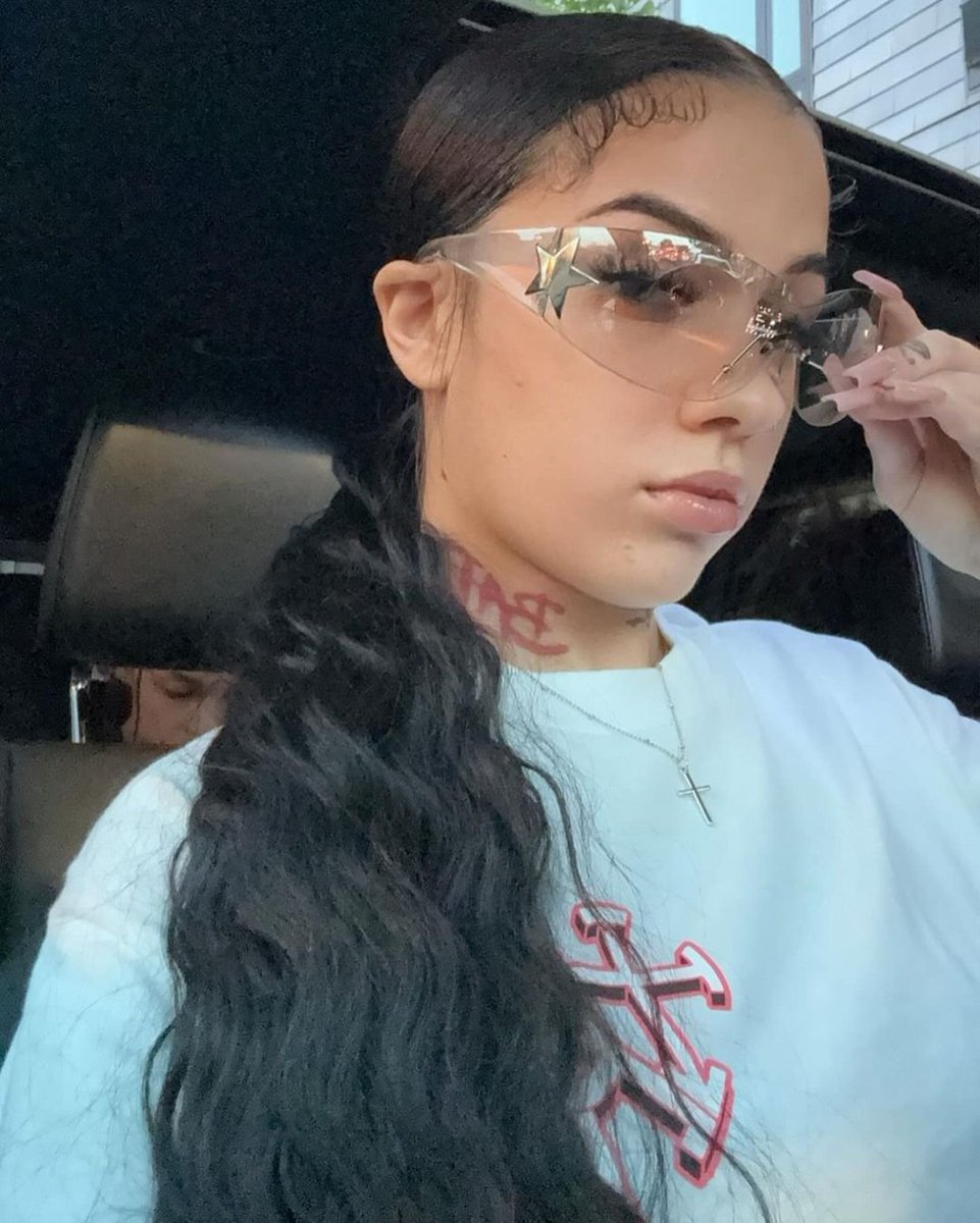 📸 bitch got sum ass she jus cover up in boy clothes