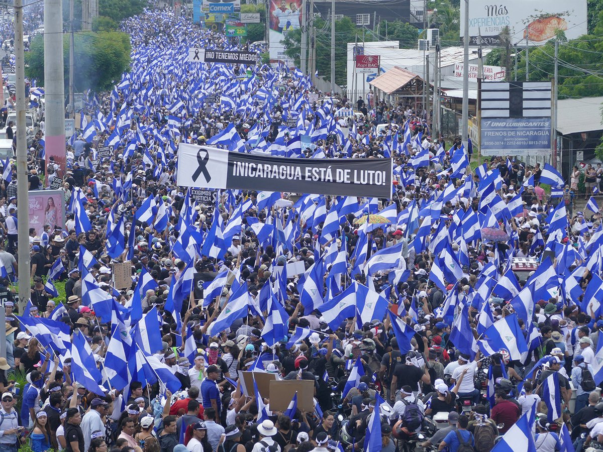 Hace seis años, más de medio millón de nicaragüenses abrazaba en la “Madre de todas las marchas” a las mamás que habían perdido a sus hijos, por la represión iniciada en abril. Ortega mandó a disparar contra la multitud. El Día de las Madres cambió para siempre. No olvidamos.