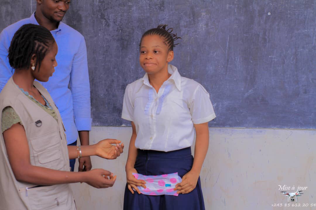 MAJ/YAM RDC🇨🇩 (@majrdcongo) on Twitter photo Nous avons sensibilisé les filles malentendantes de l'école Homme comme toi, une école des sourds-muets de Mbujimayi sur l'hygiène menstruelle.
Nous avons également offert les bandes hygiéniques à ces filles qui constituent une couche de population vulnérable.
<a href="/AfriyanRdc/">AfriYAN RDC</a> Nous avons sensibilisé les filles malentendantes de l'école Homme comme toi, une école des sourds-muets de Mbujimayi sur l'hygiène menstruelle.
Nous avons également offert les bandes hygiéniques à ces filles qui constituent une couche de population vulnérable.
<a href="/AfriyanRdc/">AfriYAN RDC</a>