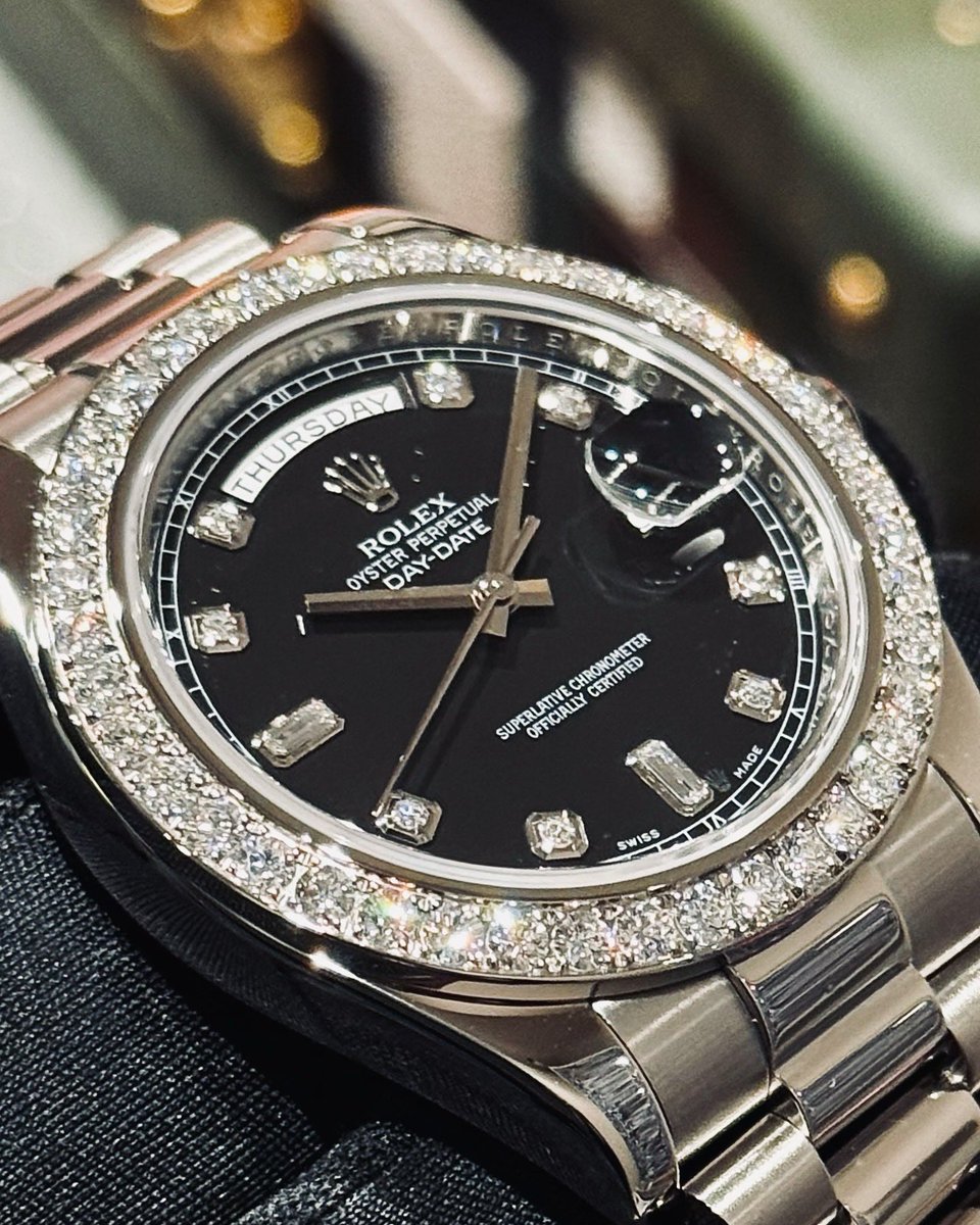 _Glint_'s tweet photo. ROLEX
デイデイトII
Ref.218349A
41mmケース‼ベゼルに42石のダイヤモンドを豪華にセッティングされた圧倒的な存在感と輝きが魅力のデイデイトIIを入荷いたしました🆕
#218349A
#226679TBR
#ROLEX
#DAYDATE
#YACHTMASTER42
#ロレックス
#デイデイト
#ヨットマスター42 https://t.co/NsxbMn28VF