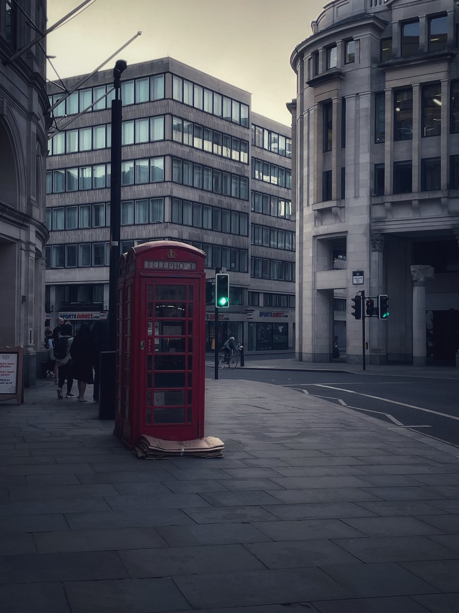 creative_draghi's tweet photo. London on a gloomy day 📸 https://t.co/4t2xOvX5Uq
