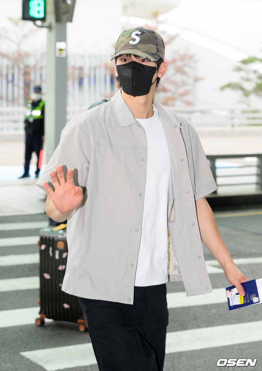 ✈️ Cha Eun Woo at Incheon International Airport today, off to Atlanta ❤️ @CHAEUNWOO_offcl @offclASTRO