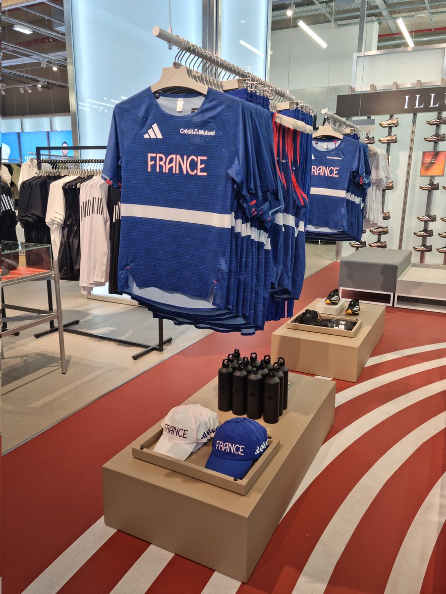 SportBusiness_C's tweet photo. #sport #retail

🤯 2 820m² d'espace de vente. Le plus grand magasin Adidas d'Europe ouvre ses portes ce jeudi 30 mai 2024 en fin de matinée sur les Champs-Élysées à Paris. 

👀 Nous avons pu le découvrir en avant-première....

🗞➡️https://t.co/KF7fW4EdtO https://t.co/9YUfYd5QXX