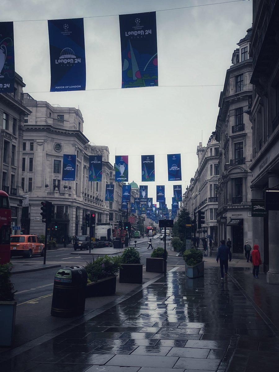 creative_draghi's tweet photo. London on a gloomy day 📸 https://t.co/4t2xOvX5Uq