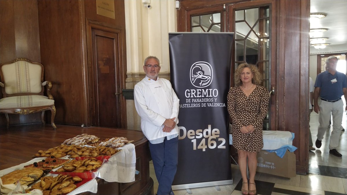 GVAdonasang's tweet photo. XIII Edició de Donació de Sang @OCRValencia
📆 dijous #30Maig
📌@AteneoValencia
🕣10:00-14:00🕣16:00-20:30
🥐El Gremi de Panaders i Pastissers de València  convida a desdejunar als donants

Dona sang, dona plasma
Uneix-te a #LaFàbricaDeLaVida❤️ https://t.co/1OfaEXbu7n