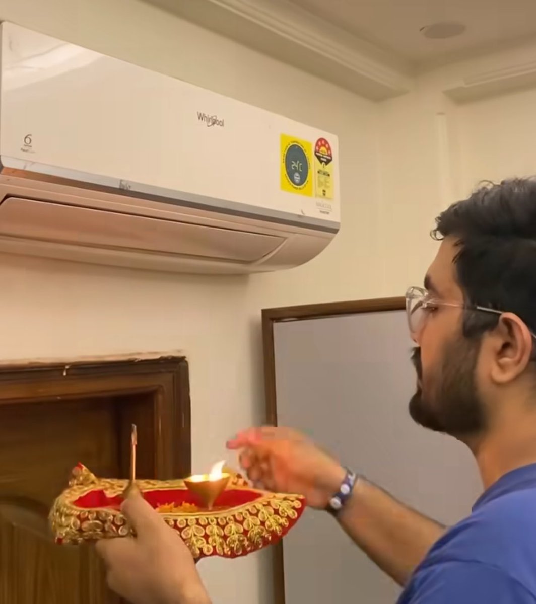 kadaipaneeeer's tweet image. AC deserves to be praised for being a saviour in 50° temperature 😭😭😭