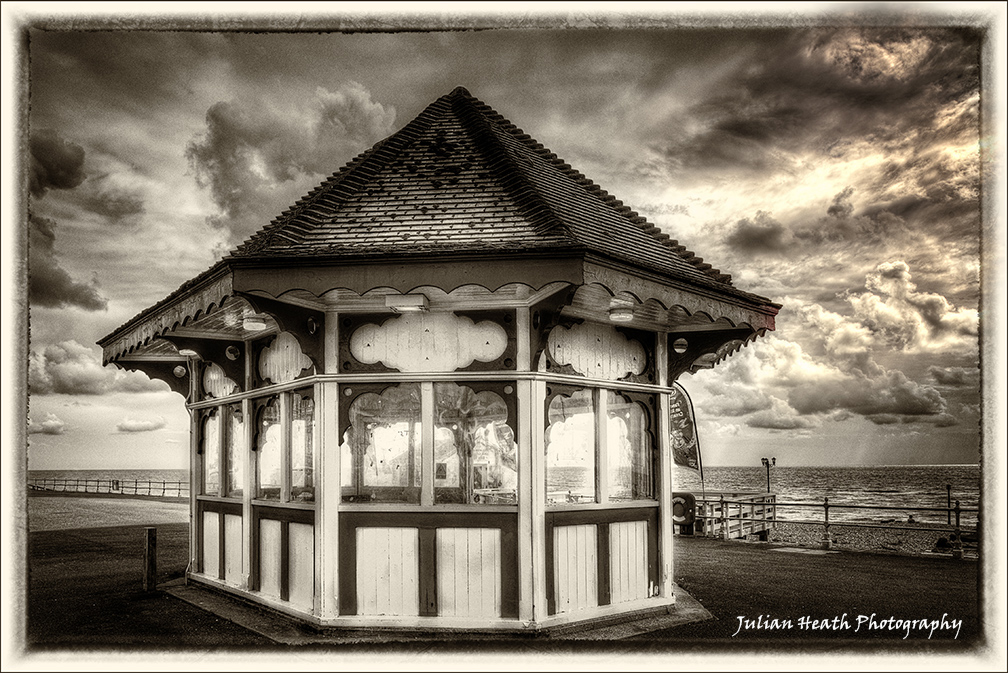 George V Colonnade & Victorian Sun shelters, @Bexhill_on_Sea @EastSussexCC  @CarshaltonArt @Carshalton_art @ArtsNetworkS @BBCSouthEast @bexhillmuseum @BexhillObs @discoverbexhill