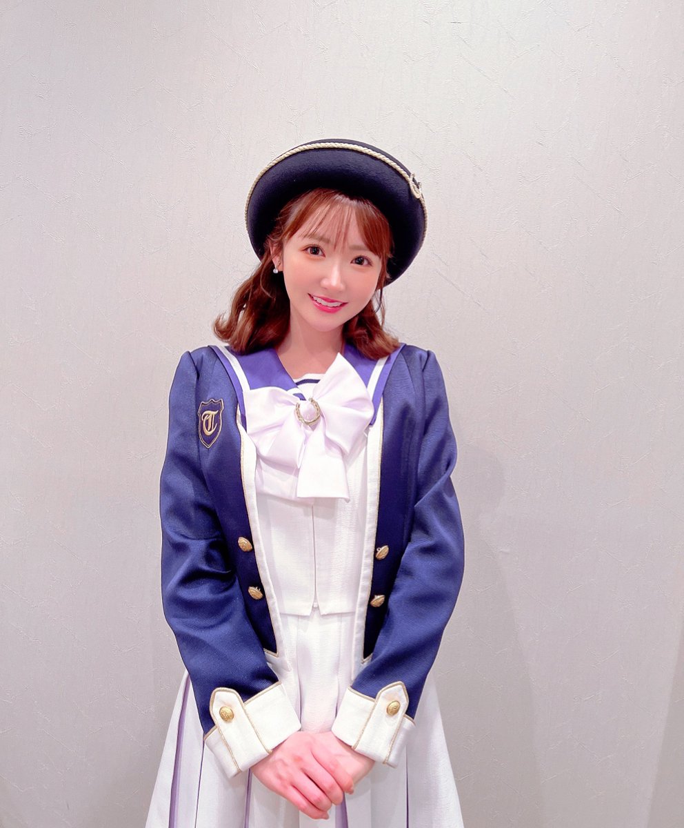 先日、ウィナーズレディの衣装を初めて着用させていただきました