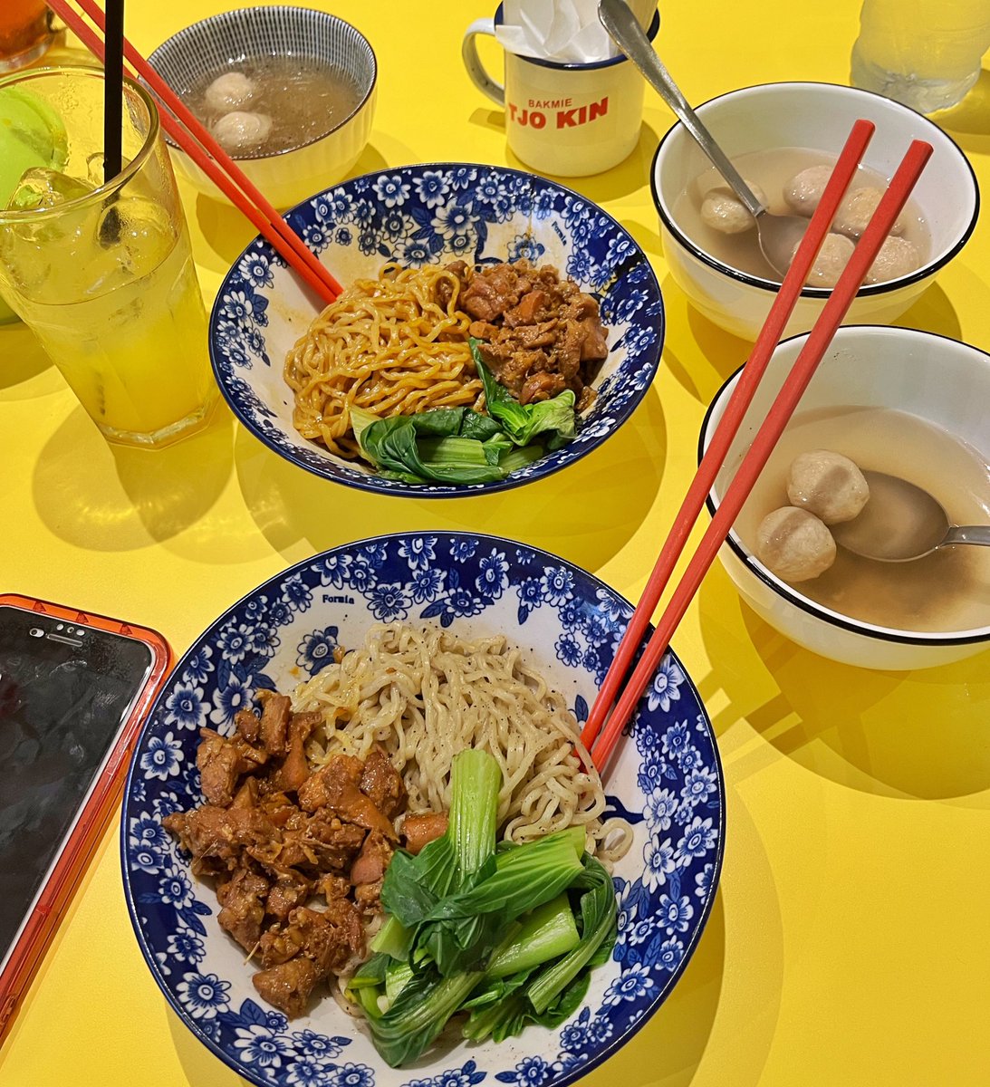 gigiginaa's tweet photo. Maap tjo kin tapi aku masih lebih suka bakmi winglok https://t.co/zxJ7KuDEpX
