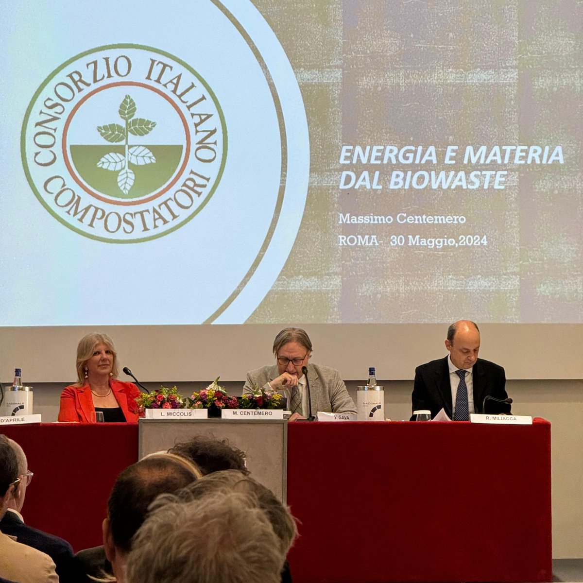 📌 Massimo Centemero ha presentato i #dati 📊 del comparto industriale del #compost, ma anche del lavoro tecnico che svolge il #CIC e il #CentroStudiCIC.