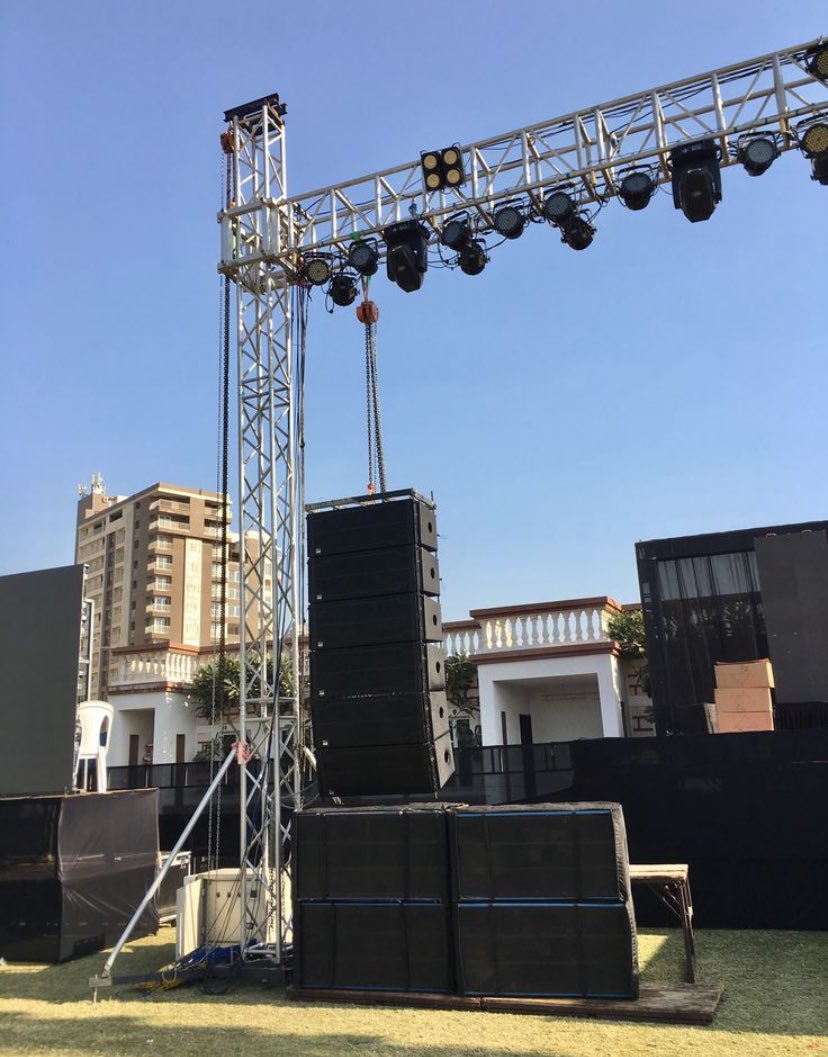 detayo11's tweet photo. We rent light and truss. Call us for your events. Thank you

#EventPlanning #weddings #shows #stagesetup #stagelights #ledscreens https://t.co/b0QrMvFHFc