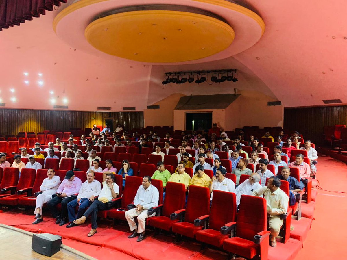 noida_authority's tweet image. इस बैठक में जन स्वास्थ्य विभाग के सभी अधिकारी व कर्मचारी उपस्थित रहे।
#NoidaAuthority 
#NoidaDevelopment 
#SwachhNoida
#CleanNoidaGreanNoida 
#AtamNirbharBharat 
#NoidaBanegaNo. 1
#SwachhSurvekshan2024