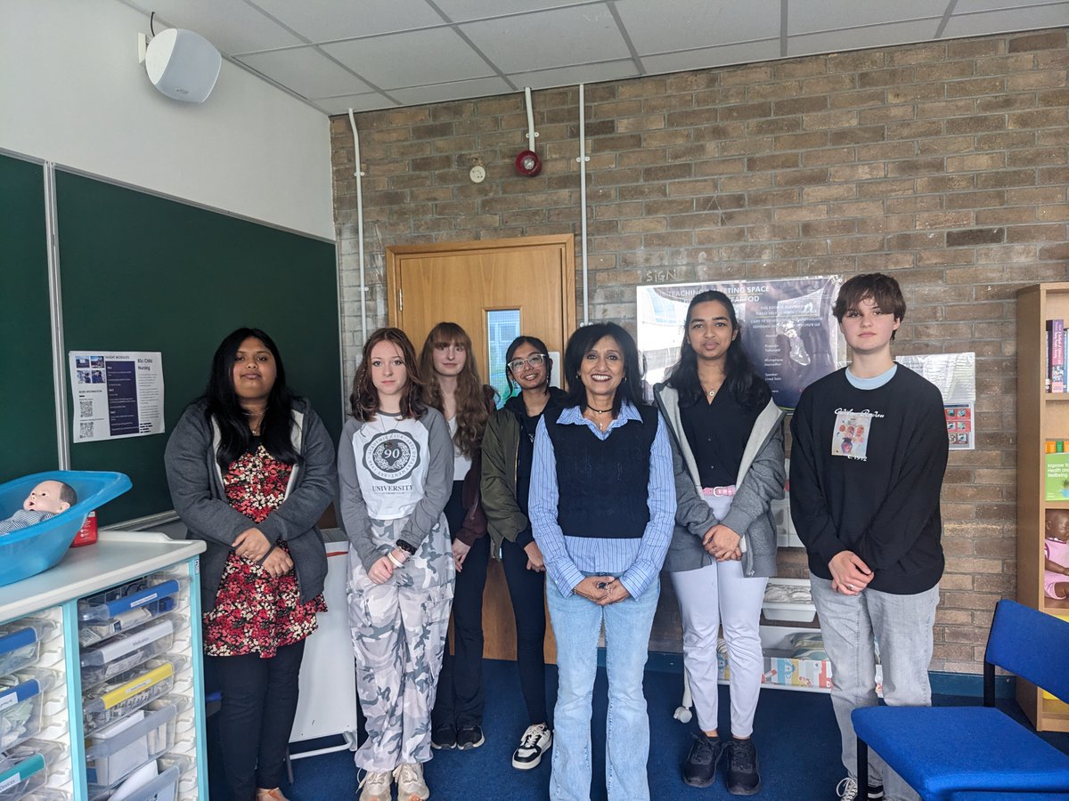 themullanyfund's tweet photo. Thank you to @yamnette and Dean Snipe from @SwanseaUni for speaking to e-Mentoring students about life in healthcare and the work they do!

Students gained an insight into the process of applying to healthcare degrees and learned about the amazing power of maggots to heal wounds! https://t.co/PwFWgLWAzV