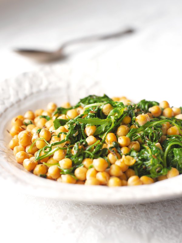 #RecipeOfTheDay is a fine dish of Chick Peas with Rocket/Arugula and Sherry. Good with so much and mere minutes in the making! nigella.com/recipes/chickp…