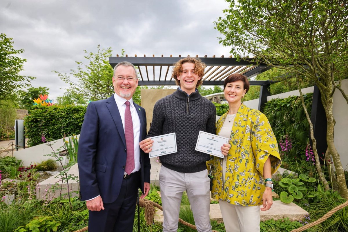 We have our winners! 🥇 A total of 38 medals (11 gold, 14 silver-gilt, 9 silver and 4 bronze) were awarded to show garden designers and plant nurseries on opening morning of Bord Bia Bloom 2024 🌻🌺🌼 View the full list of medal winners: bordbiabloom.com/2024-show-gard…