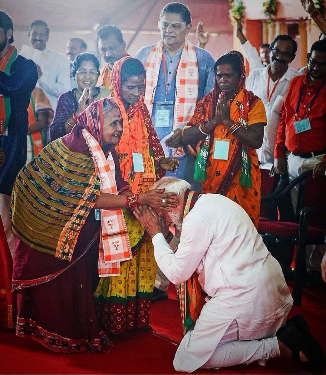 Dr.Nikki Hembrom (Modi Ka Parivar) (@hembromnikki) on Twitter photo рдмрд╕ рдпрд╣реА рдлрд░реНрдХ рд╣реИ, рд╣рдорд╛рд░реА рд╕реЗрд╡рд╛ рдФрд░ рдЙрдирдХреЗ рд╢рд╛рд╕рди рдореЗрдВред
рджреЗрд╢ рдХреЗ рд╕рд░реНрд╡реЛрдЪреНрдЪ рдкрдж рдкрд░ 10 рд╕рд╛рд▓ рдмреИрдардиреЗ рдХреЗ рдмрд╛рд╡рдЬреВрдж рджреЗрд╢ рдХрд╛ рдкреНрд░рдзрд╛рди рд╕реЗрд╡рдХ рдЬрдирддрд╛ рдХреЗ рдЪрд░рдгреЛрдВ рдореЗрдВ рднреА рдЙрддрдиреА рд╣реА рддрдиреНрдордпрддрд╛ рд╕реЗ рдмреИрда рдЬрд╛рддрд╛ рд╣реИред
#ModiAgain
Bharatiya Janata Party (BJP) Narendra Modi J.P.Nadda Amit Shah BJP Bihar рдмрд╕ рдпрд╣реА рдлрд░реНрдХ рд╣реИ, рд╣рдорд╛рд░реА рд╕реЗрд╡рд╛ рдФрд░ рдЙрдирдХреЗ рд╢рд╛рд╕рди рдореЗрдВред
рджреЗрд╢ рдХреЗ рд╕рд░реНрд╡реЛрдЪреНрдЪ рдкрдж рдкрд░ 10 рд╕рд╛рд▓ рдмреИрдардиреЗ рдХреЗ рдмрд╛рд╡рдЬреВрдж рджреЗрд╢ рдХрд╛ рдкреНрд░рдзрд╛рди рд╕реЗрд╡рдХ рдЬрдирддрд╛ рдХреЗ рдЪрд░рдгреЛрдВ рдореЗрдВ рднреА рдЙрддрдиреА рд╣реА рддрдиреНрдордпрддрд╛ рд╕реЗ рдмреИрда рдЬрд╛рддрд╛ рд╣реИред
#ModiAgain
Bharatiya Janata Party (BJP) Narendra Modi J.P.Nadda Amit Shah BJP Bihar