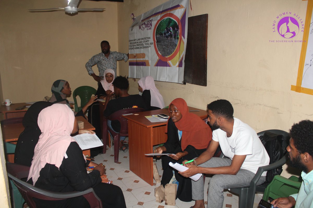 Lamuwomenallia1's tweet photo. A participatory mapping training, targeting the most marginalised communities in Lamu county(Sanye, Aweer and Boni) in the Community Land Protection project implementing the #Bioculturalprotocol tool, supported by @Siemenpuu @wearevca @amwaafrika
@naturaljustice_org @OgiekPeoples https://t.co/yc29EqDGhb