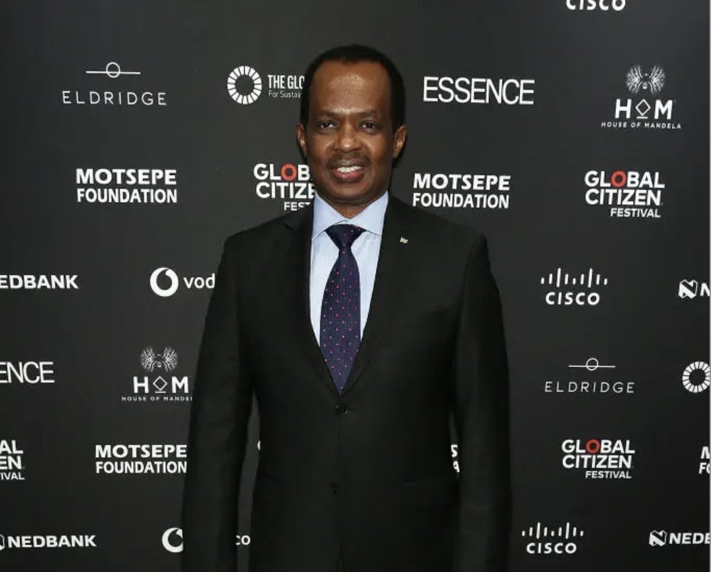 VictorMurashi's tweet image. Ambassador @vincentkarega1, as a paragon of intellectual acumen, nobility and diplomatic finesse, has always exemplified forward-thinking cooperation based on win-win situation. He desists #imperialism and #patronage in all their manifestations.

This, however, did not go down