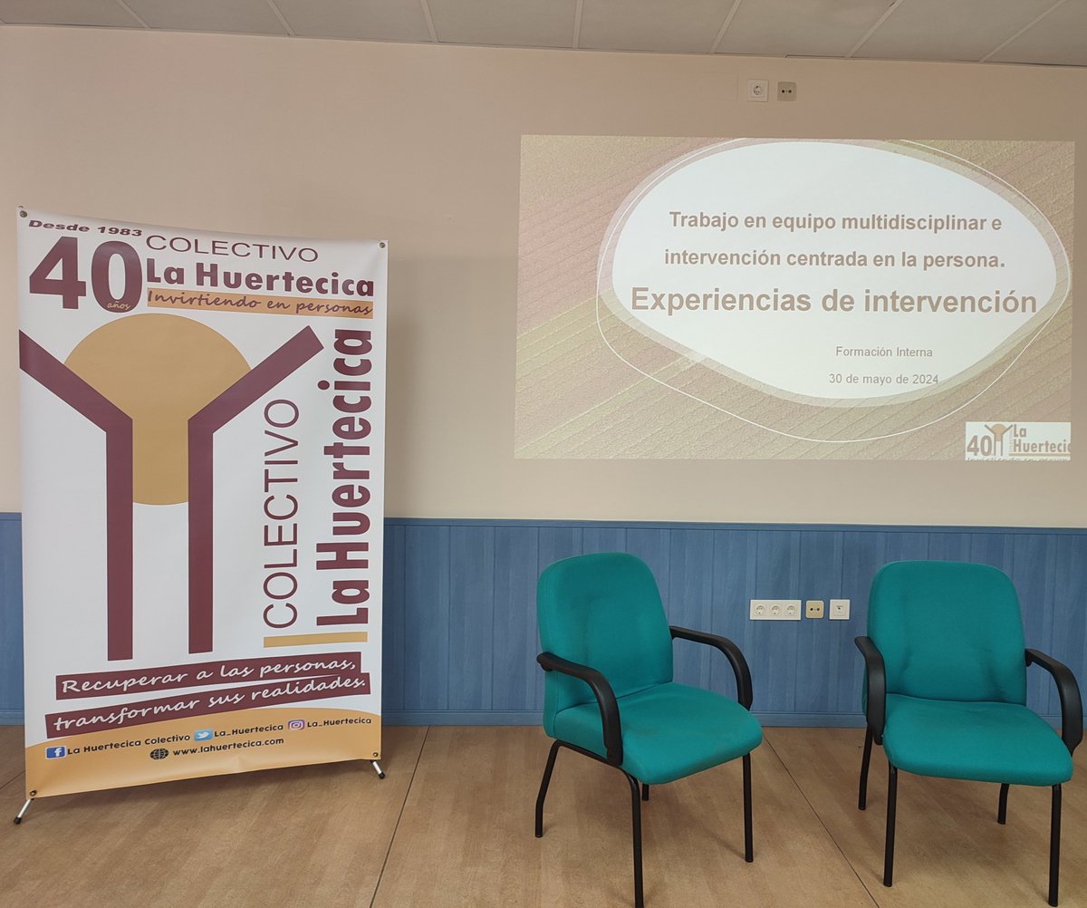La_Huertecica's tweet photo. Jornada de #FormacionInterna de todas personas trabajadoras del Colectivo La Huertecica.✨
#lahuertecica
#construyendojuntos https://t.co/Tbc8kVTUDT