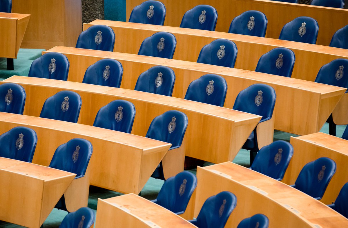 Nu plenair debat over pensioenen. 

Geen van de 37 PVV-Kamerleden had tijd/zin om even naar beneden te komen. 

2,5 miljoen kiezers worden niet vertegenwoordigd bij het debat over de AOW en zware beroepen…