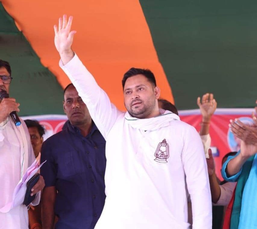 JaikyYadav16's tweet image. 2024 चुनाव के परिणाम को लेकर मेरा अनुमान कुछ इस प्रकार है।

RJD: 13 सीट 
SP: 25 सीट 
कांग्रेस: 110 सीट
INDIA गठबंधन: 260-275 सीट

BJP: 230 सीट 
NDA गठबंधन: 250-260 सीट

यह मेरा अनुमान है, इसके अनुसार NDA गठबंधन को बहुमत मिलते हुए नहीं दिखाई दे रहा है और अगर कहीं बहुमत तक पहुंचा…