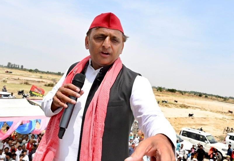 JaikyYadav16's tweet image. 2024 चुनाव के परिणाम को लेकर मेरा अनुमान कुछ इस प्रकार है।

RJD: 13 सीट 
SP: 25 सीट 
कांग्रेस: 110 सीट
INDIA गठबंधन: 260-275 सीट

BJP: 230 सीट 
NDA गठबंधन: 250-260 सीट

यह मेरा अनुमान है, इसके अनुसार NDA गठबंधन को बहुमत मिलते हुए नहीं दिखाई दे रहा है और अगर कहीं बहुमत तक पहुंचा…