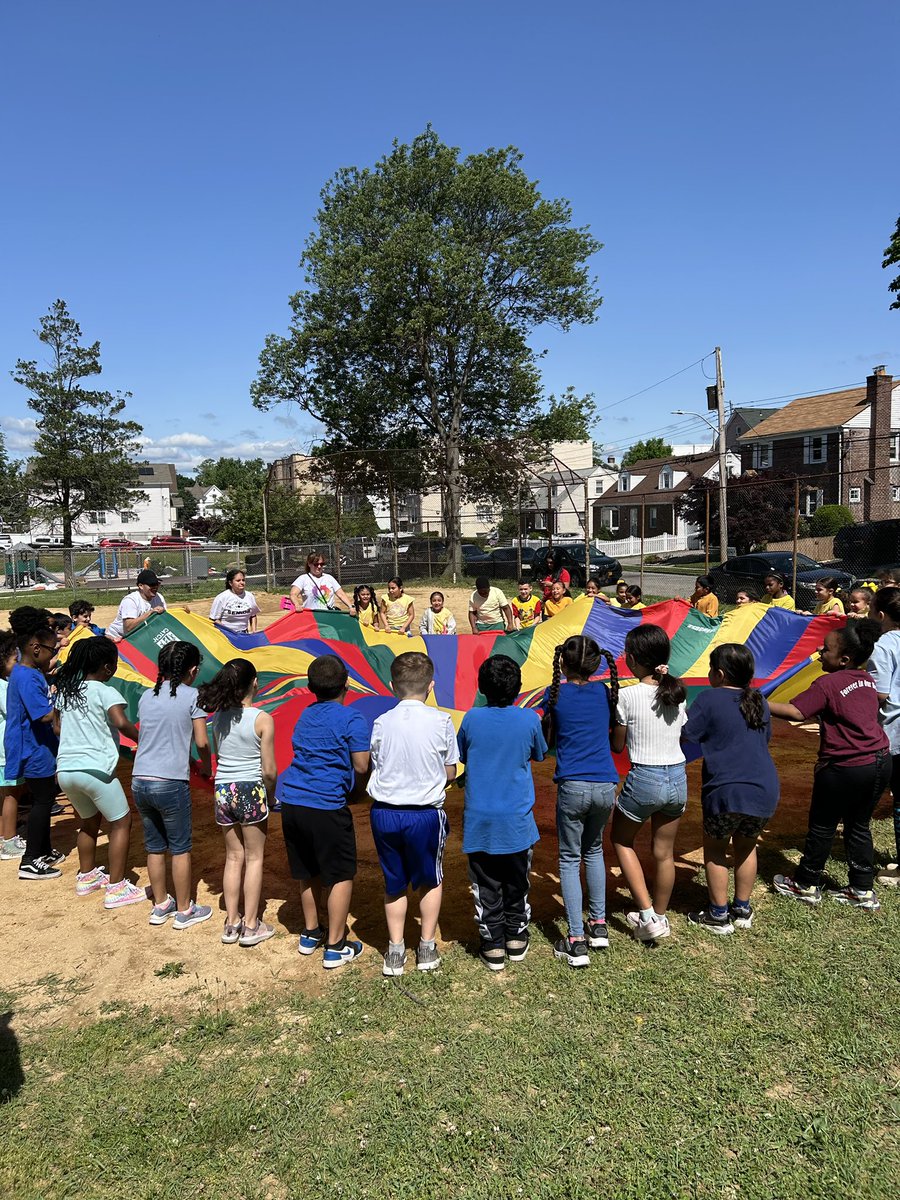 DrVVasquez's tweet photo. Field Day for @school16yonkers students, families, &amp; staff enjoyed the day filled with music and games! Thank you Coach Angiolillo &amp; Coach Ryan for a fantastic day. @YonkersSchools @AnibalSolerJr @DrF_Hernandez https://t.co/yRglvkFpVD