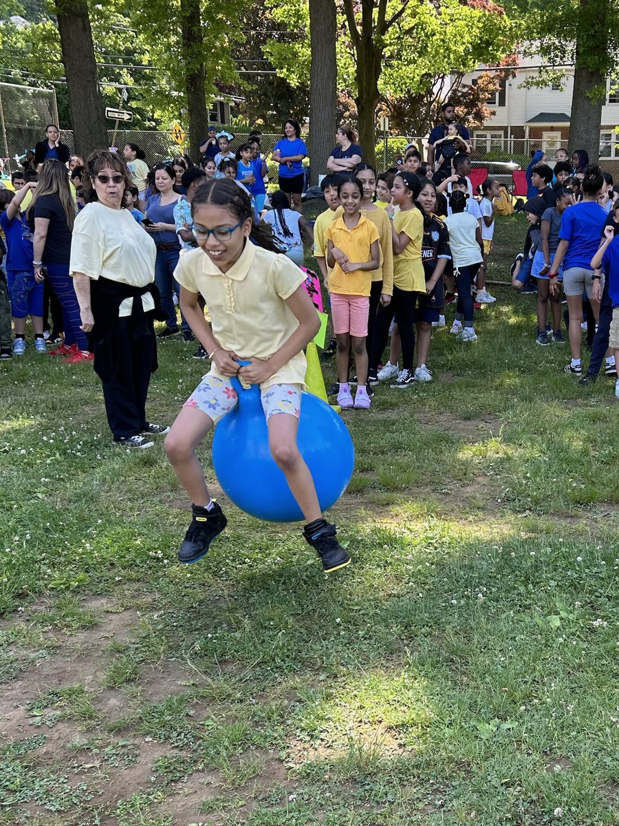 DrVVasquez's tweet photo. Field Day for @school16yonkers students, families, &amp; staff enjoyed the day filled with music and games! Thank you Coach Angiolillo &amp; Coach Ryan for a fantastic day. @YonkersSchools @AnibalSolerJr @DrF_Hernandez https://t.co/yRglvkFpVD