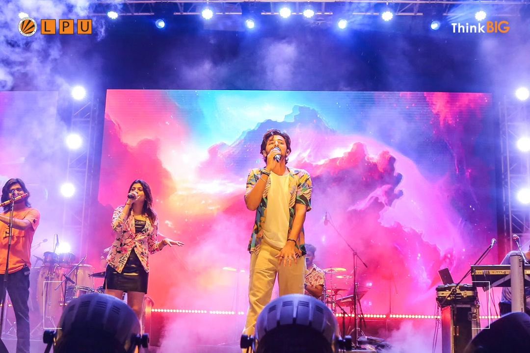 Let us embrace a musical #ThursdayThrowback to when the Bollywood singer, Darshan Raval enthralled us with his melodious performance at the #LPUCampus.