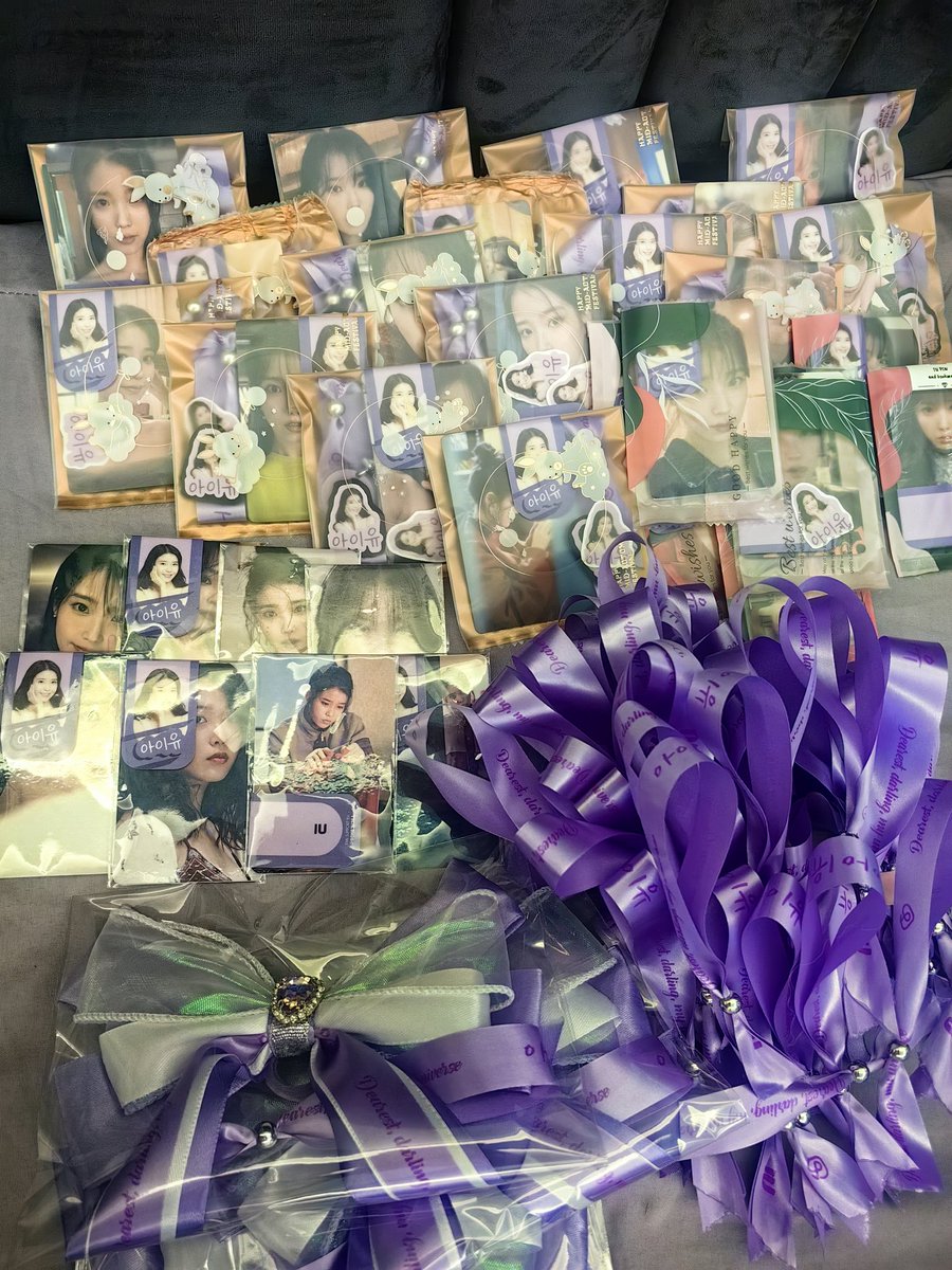 Done packing the freebies 😍

🌸RT and like our main post
🌸MBF

#아이유 #IU
#HEREH #HEREH_WORLD_TOUR_IN_MANILA #IUinMANILA
 #BluemingMartGAs