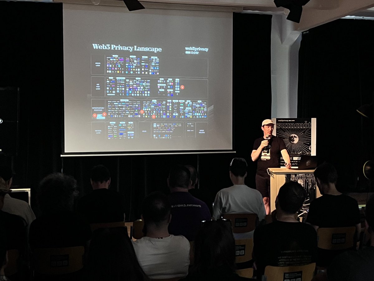 DeepOnion tweet media