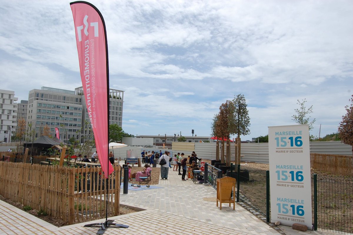 Aux  côtés de <a href="/lacaradec/">Laure-Agnès Caradec</a> , présidente d'Euroméditerranée, nous sommes allés à votre rencontre hier après-midi au sein du nouveau Jardin  des Fabriques, futur poumon vert dans ce quartier métamorphosé des Crottes ! 
Un projet porté par <a href="/Euromed_MRS/">Euroméditerranée</a> et géré par la Mairie des 15/16.