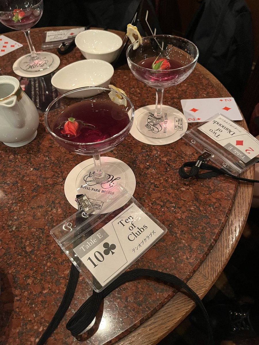 matsunazotoki's tweet photo. 日曜日はさらにそのままロイヤルパークホテルでリアルマダミスに初挑戦!
4〜5人のマダミスは何度か経験しましたがホテルのバーでのマダミスは初体験!
お酒を楽しみ、情報を集めたり、探し回ったりととても楽しい時間でした!
また行きたい!推理は大はずれでしたが…笑
#Clubsecret
#突然ミステリー https://t.co/glHvVFQdFS