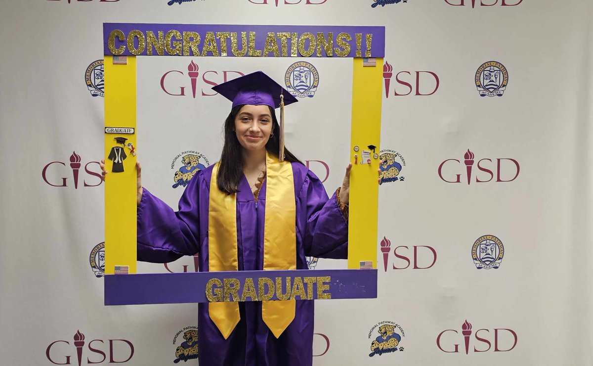 #MPAJAGS 
presents our proud graduate, Adriana Luna. We are so proud of you. Keep being a role model in your community, your family & at MPA #LIVEYOURDREAMS #GRADUATE