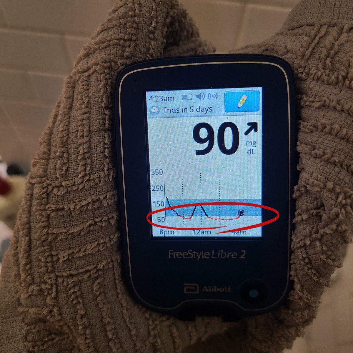 Early morning visit from the EMTs thanks to a #HypoglycemicEpisode!
Luckily, #ShavarDClark was able to bring me out of it just before they arrived.
Now to let the warm shower relax me & then back to sleep!

#BlackDiabetic #DiaBadAss #T1D #DiabetesWarrior #DiabetesAwareness