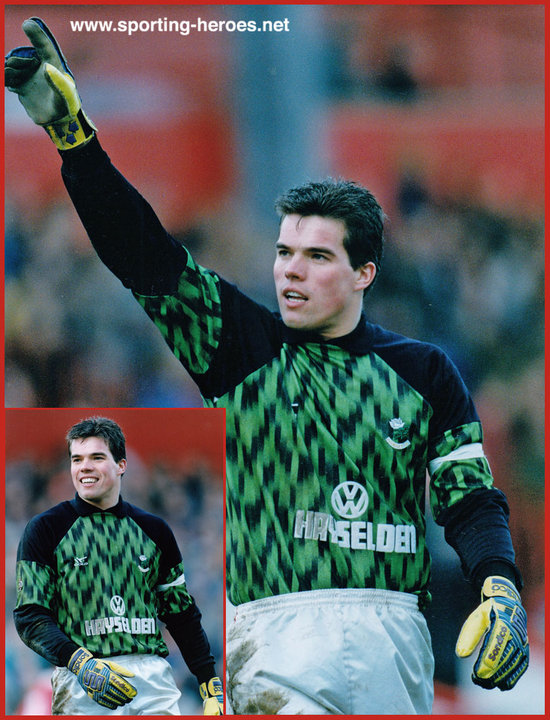 BarnsleyFCOTD's tweet photo. Happy Birthday if it's your birthday today! You share it with 2 ex-Barnsley goalkeepers - Lee Butler who is 58 today & Heinz Muller, 46 today. I think Muller is the best 'keeper I've seen in my time watching the Reds. What about you? #BarnsleyFC #LeeButler #HeinzMuller https://t.co/obXVpYESjQ