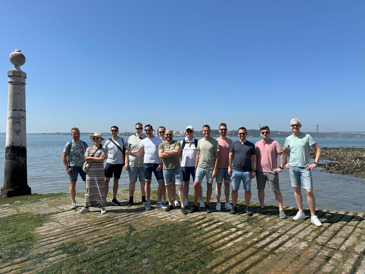 _RealizIT's tweet photo. Afgelopen weekend hadden wij ons jaarlijkse kennisdeling-uitje. 😎 Dit keer reisden we af naar hashtag#Lissabon en hebben we o.a. Segway gereden, gevaren, gefietst, kennis gedeeld en natuurlijk gezellig een biertje gedronken onder het genot van lokaal Portugees eten! ☀🏝🍺🚲🛴🥗 https://t.co/eHu55iW2Ox