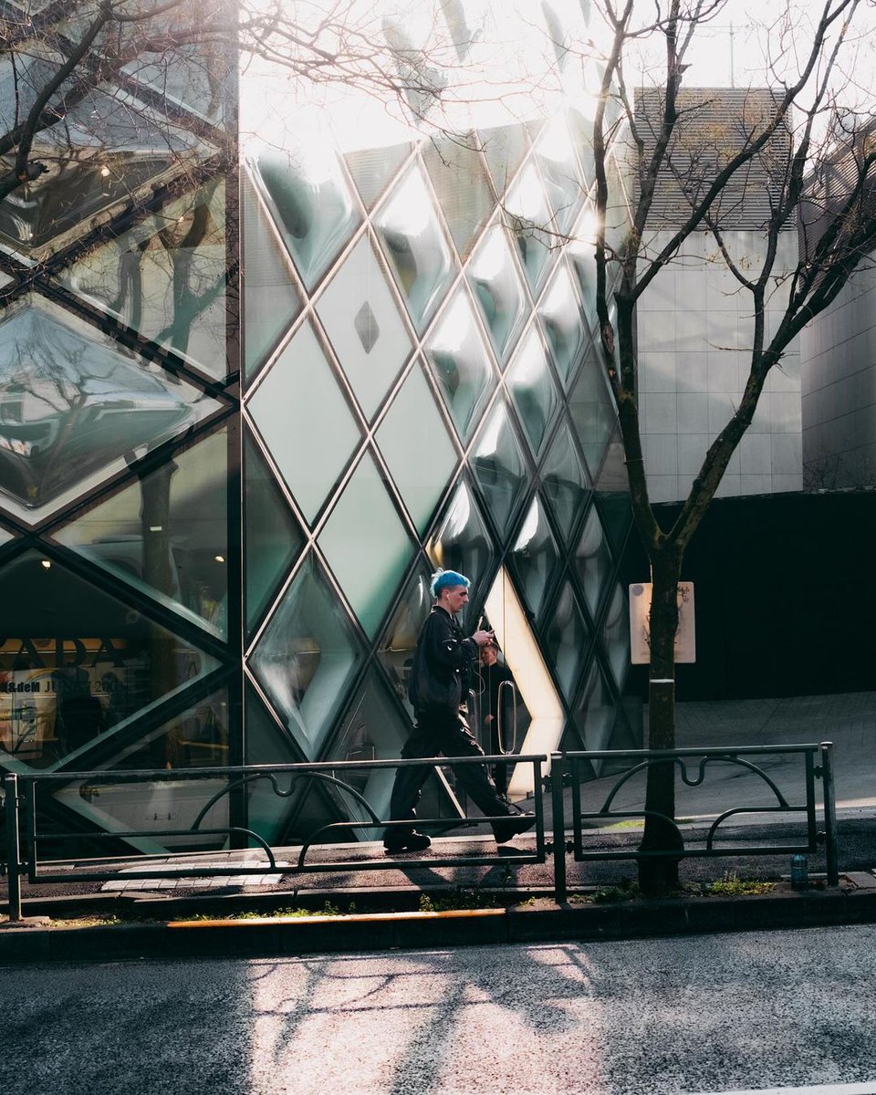 FSTokyo's tweet image. Snippets of life in trendy #aoyama. A place where the cool kids gather, this fashionista hub finds its most poised moments during daytime. 

Photo by @pics_yyy bit.ly/4dTmZH8

#fstokyo #japan