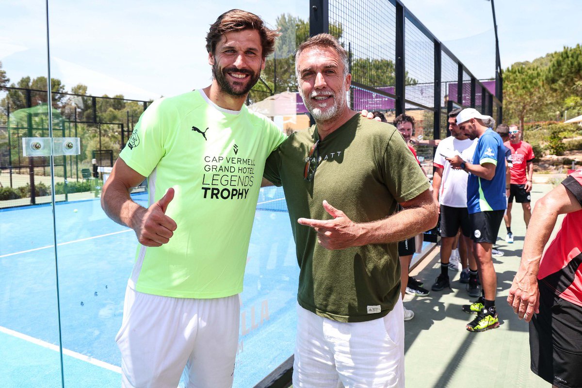 Con el gran <a href="/GBatistutaOK/">Gabriel Batistuta</a> 🙌🏻🎾 #LegendsTrophy