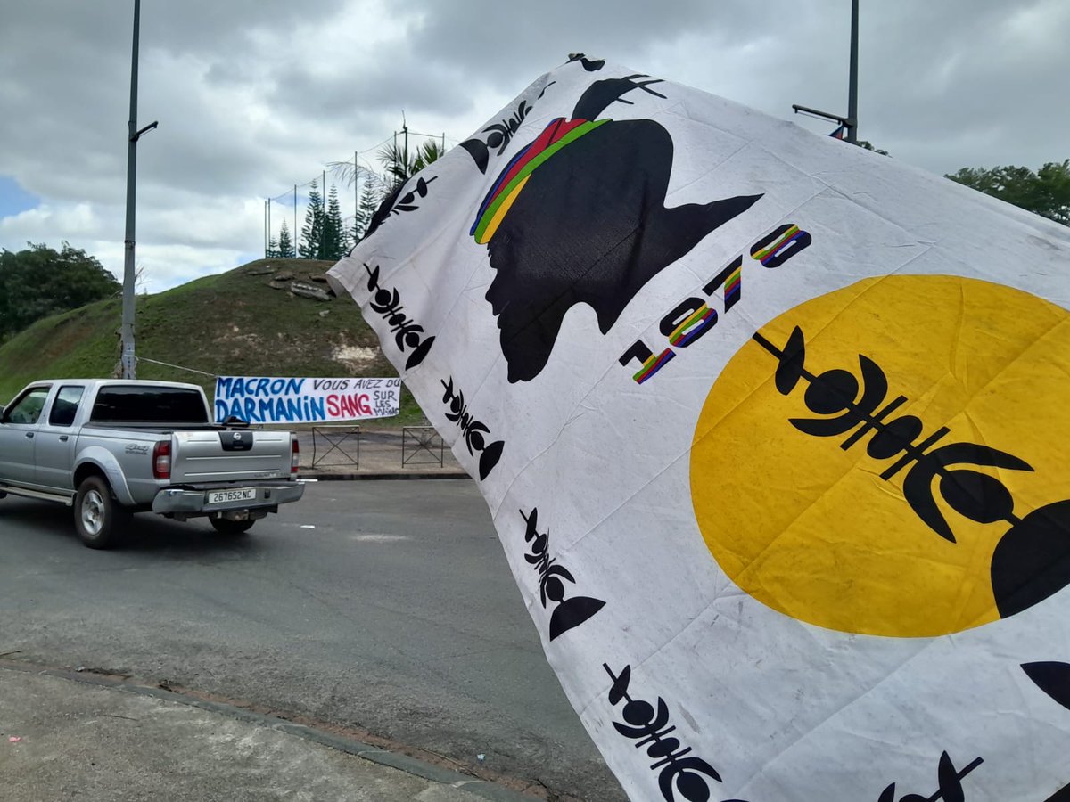 TEJEROAnthony's tweet photo. Au village de #Païta 2 visions du combat vers l'#indépendance de la #NouvelleCalédonie s’opposent depuis le début des #émeutes entre militants de la CCAT inflexibles et membres du FLNKS qui dénoncent la méthode et appellent à la discussion. Reportage. https://t.co/64n4rLyt89 https://t.co/krfoG65bbr
