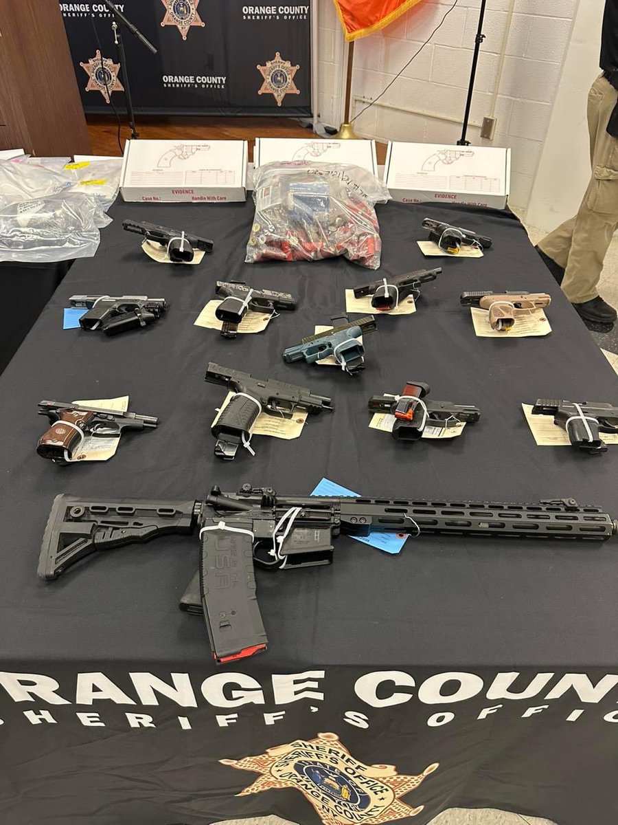UPDATE: Authorities say 33 suspects have been charged in the largest gun and drug bust in Orange County history. bit.ly/3yFWR2s
.
.
.
📷 Orange County District Attorney’s Office