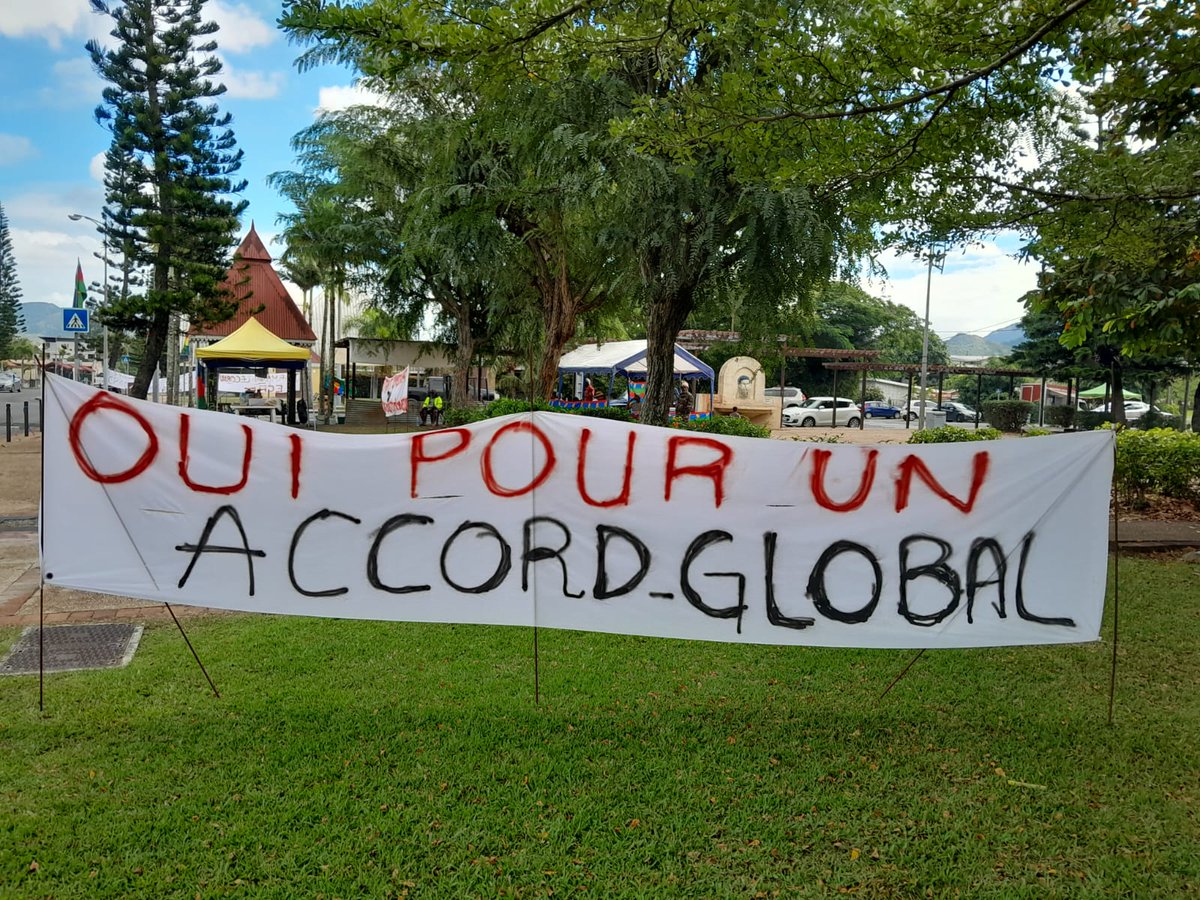 TEJEROAnthony's tweet photo. Au village de #Païta 2 visions du combat vers l'#indépendance de la #NouvelleCalédonie s’opposent depuis le début des #émeutes entre militants de la CCAT inflexibles et membres du FLNKS qui dénoncent la méthode et appellent à la discussion. Reportage. https://t.co/64n4rLyt89 https://t.co/krfoG65bbr