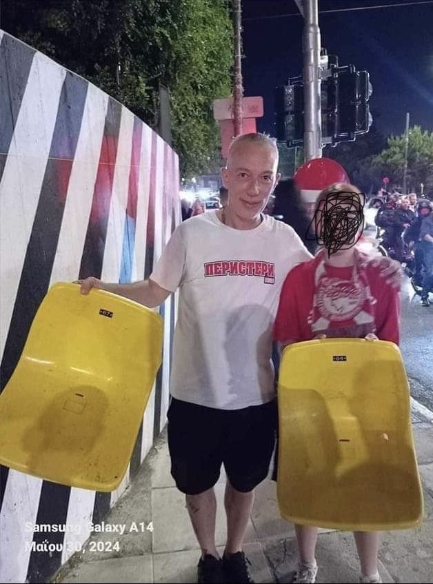 BenakisM's tweet image. Ο μλκς πατέρας της χρονιάς