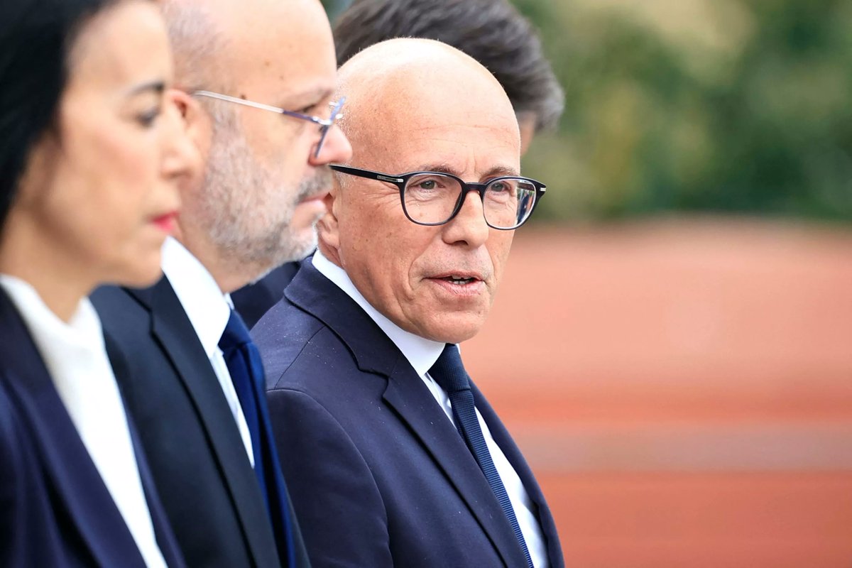 🚆Il l'a dit, il l'a fait. @ECiotti a déposé une proposition de loi pour privatiser la <a href="/GroupeSNCF/">Groupe SNCF</a> 
Le député LR s'appuie sur l'exemple de la privatisation du réseau ferré japonais  scindée en 7 compagnies en 1987
Si ce texte est mis à l'ordre jour, je réserve une place en séance