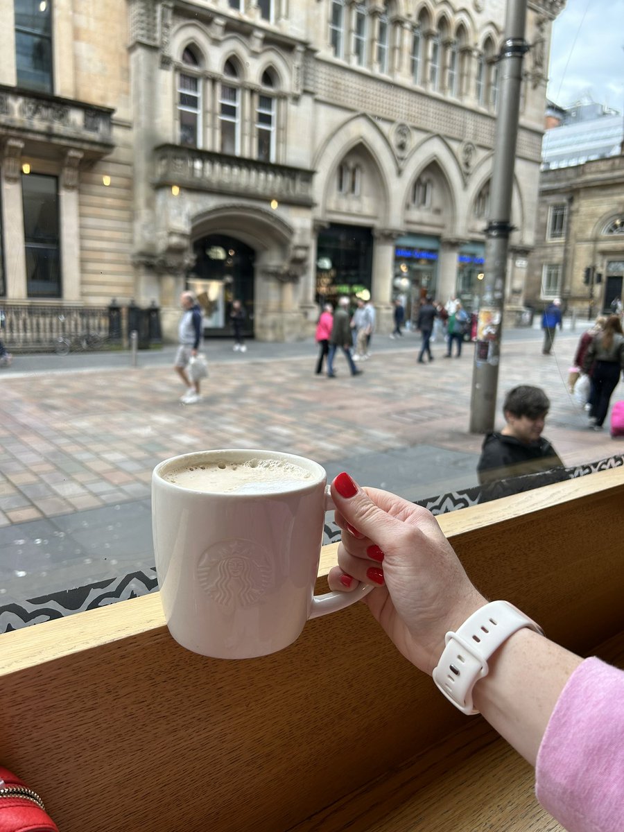Walking through Glasgow city centre to the sound of bagpipes. 

There’s just ‘something’ about bagpipes that as a Scottish person that stirs something deep and emotional 🥹

Currently people watching with a coffee on Buchanan Street. Brilliant.