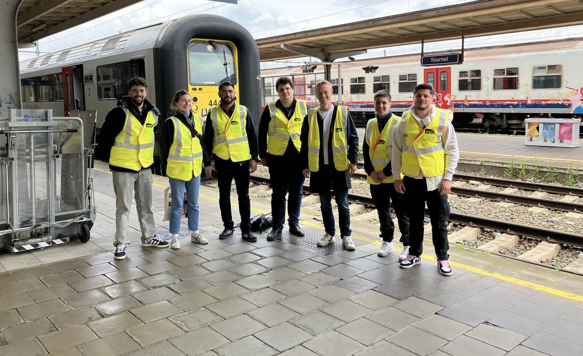 Dernière journée de formation <a href="/SNCB/">SNCB</a> pour 5 contrôleurs du <a href="/TERHDF/">TER Hauts-de-France</a> avec la visite des installations de la gare de @VilledeTournai . Ils seront bientôt à bord des trains transfontaliers 🔜 
#SNCF #TER